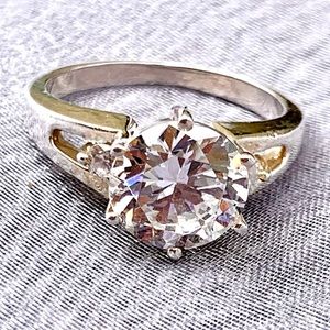 Vintage CZ Round Solitaire DQ Stamped 925 Sterling Silver Ring SZ 7.25